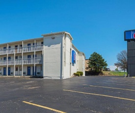 Motel 6-Blue Springs, MO