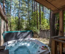 A Whispering River, 2 Bedrooms, Sleeps 6, Pets Welcome, Gas Grill, Hot Tub