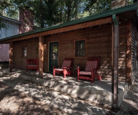 Cozy Bear 7, 2BRs, Fireplace, Midtown, Sleeps 6