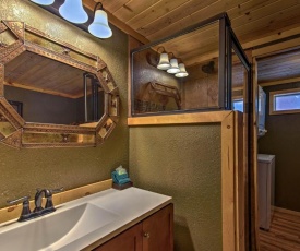 Ruidoso Lonesome Wolf Rustic Studio with Hot Tub!