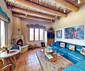 An Enchanting Casita With Patio & Kiva Fireplace Cottage