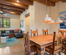 Casa Nona - Pristine Home in the Railyard District, Walk to The Plaza