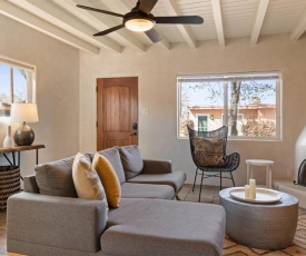 Reposado - Kiva Fireplace, Walk Everywhere, Adorable Patio - NEW LISTING