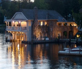 Lake George Boathouse Waterfront Lodging