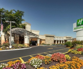 Holiday Inn Westbury-Long Island, an IHG Hotel