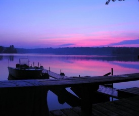 Cabin Deck House - Formidable Cabin in Laurel Island