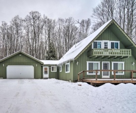 Cozy Cottage with Hot Tub Access, Walk to Lake!