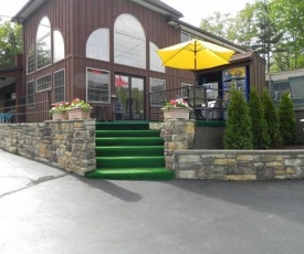 Mohican Resort Motel, Conveniently located to all Adirondack attractions