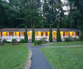 Adirondack Oasis Motel