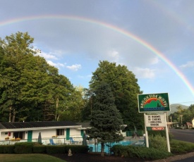 Brookside Motel & Cabins