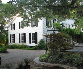 Niagara Mansion Carriage Suite