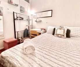 Private Room in 2 Bedroom apartment UES Manhattan - ONLY 1 GUEST - PLEASE SELECT 1 ADULT IN SEARCH BOX -