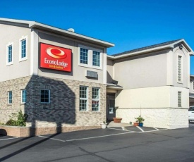 Econo Lodge & Suites Airport North Syracuse