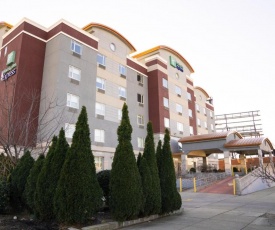 Holiday Inn Express Maspeth, an IHG Hotel