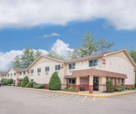 Super 8 by Wyndham Queensbury Glens Falls