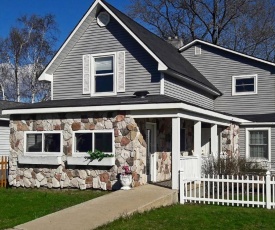 Beulah House - Steps to Crystal Lake Beach!